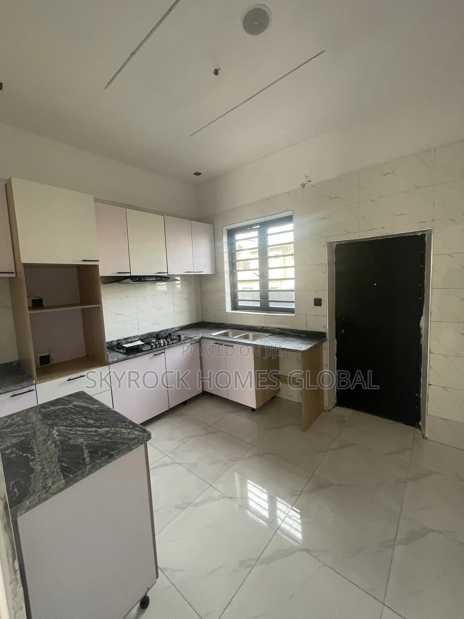 3bdrm Duplex in Thomas Estate for sale in Thomas Estate