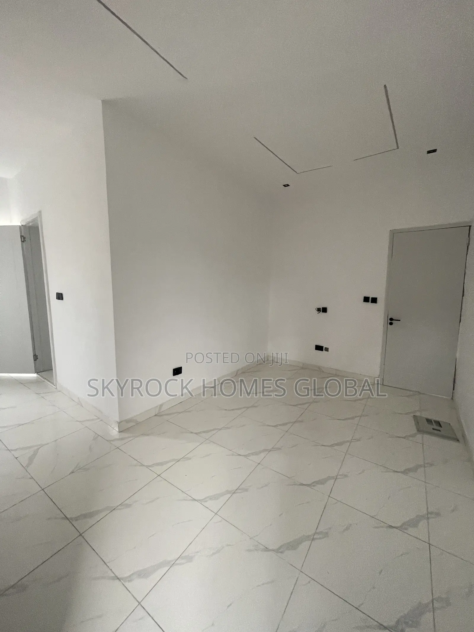 3bdrm Duplex in Thomas Estate for sale in Thomas Estate