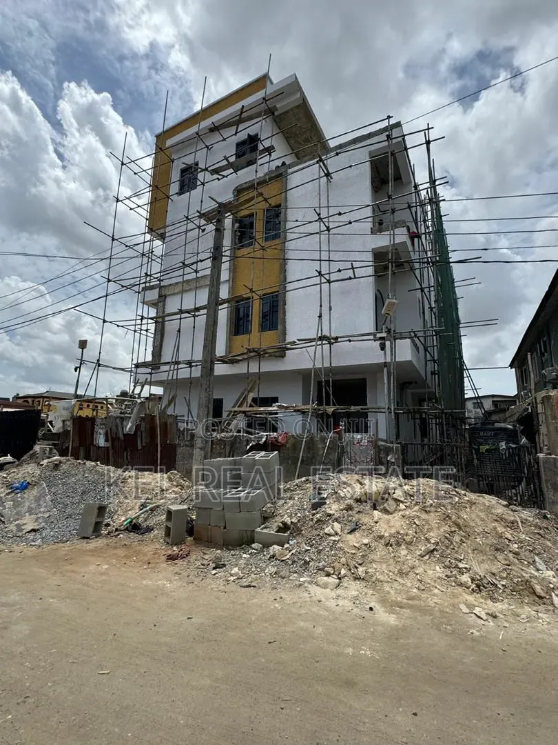 1bdrm Apartment in Aguda / Surulere for sale in Aguda / Surulere