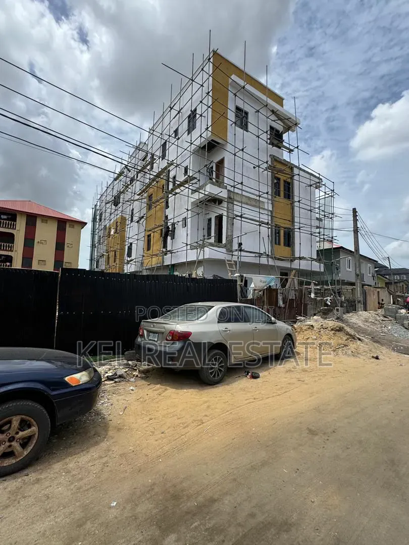 1bdrm Apartment in Aguda / Surulere for sale in Aguda / Surulere