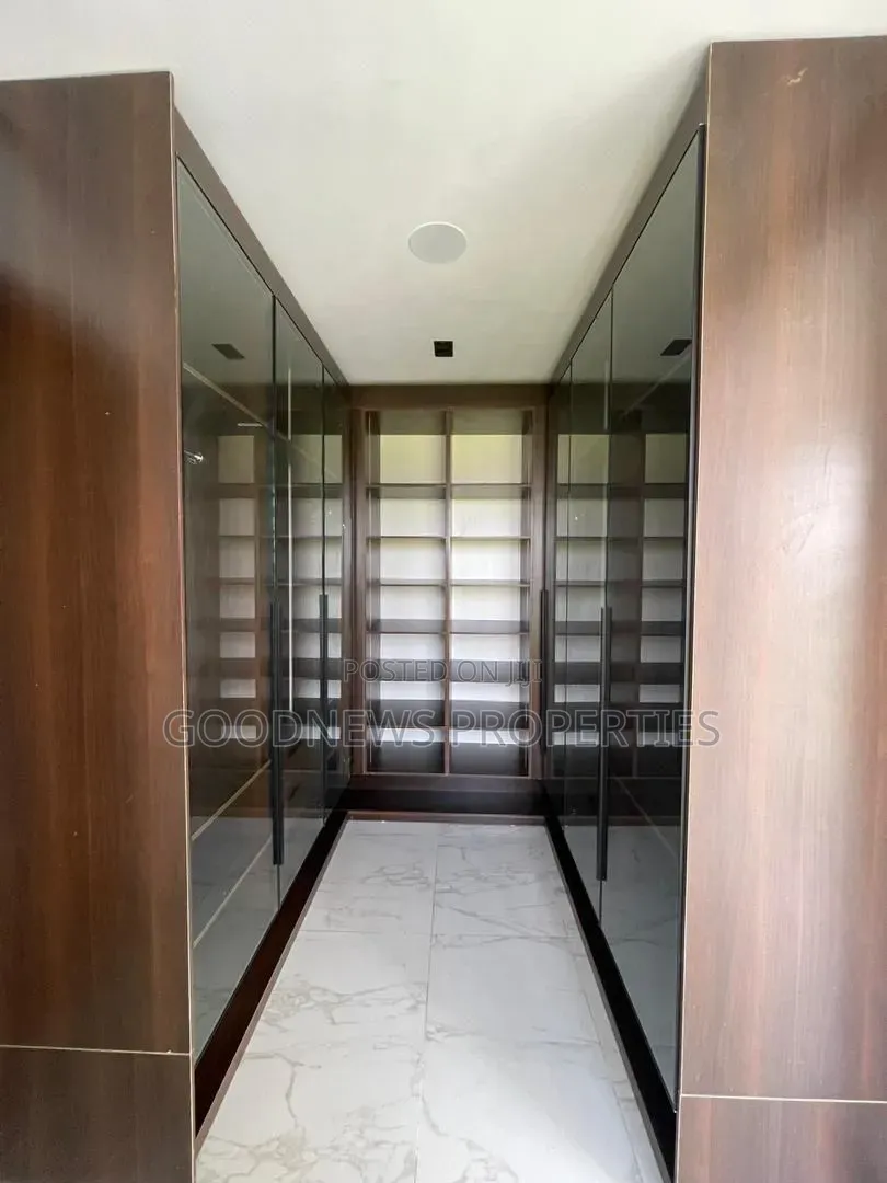 5bdrm Duplex in Ikate for sale in Ikate