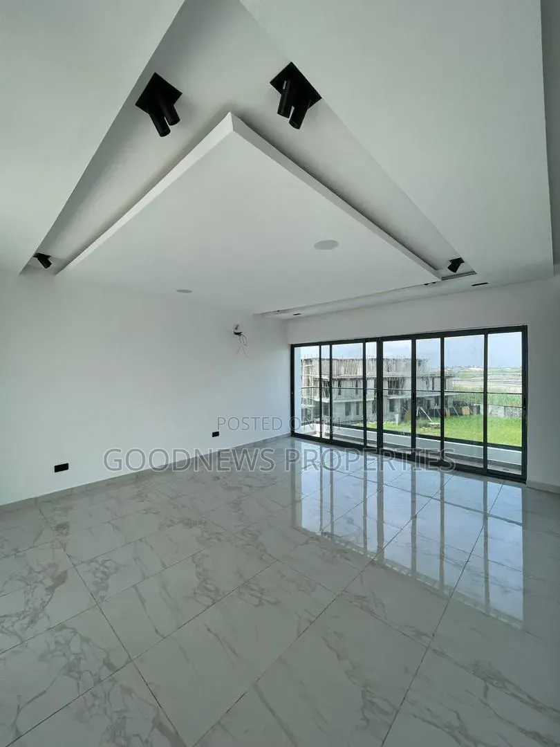 5bdrm Duplex in Ikate for sale in Ikate