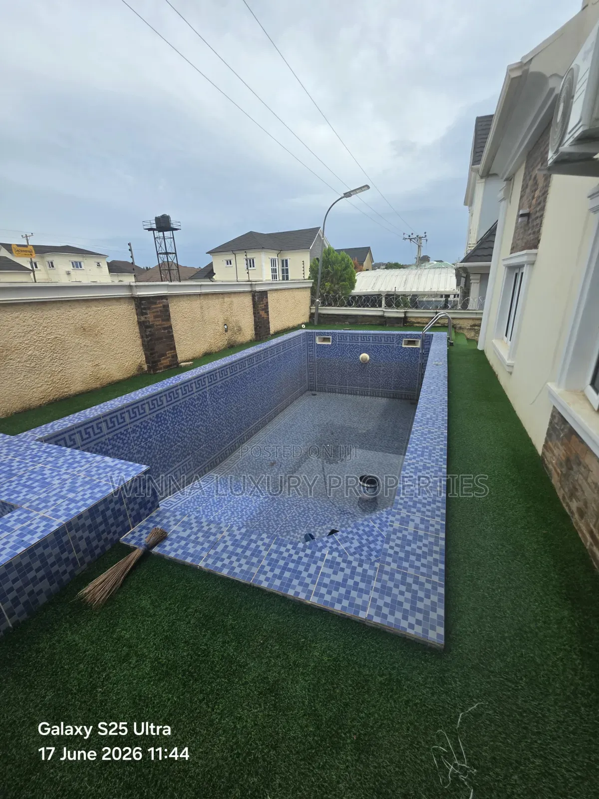 5bdrm Duplex in Pyakasa, Lugbe District for rent in Lugbe District