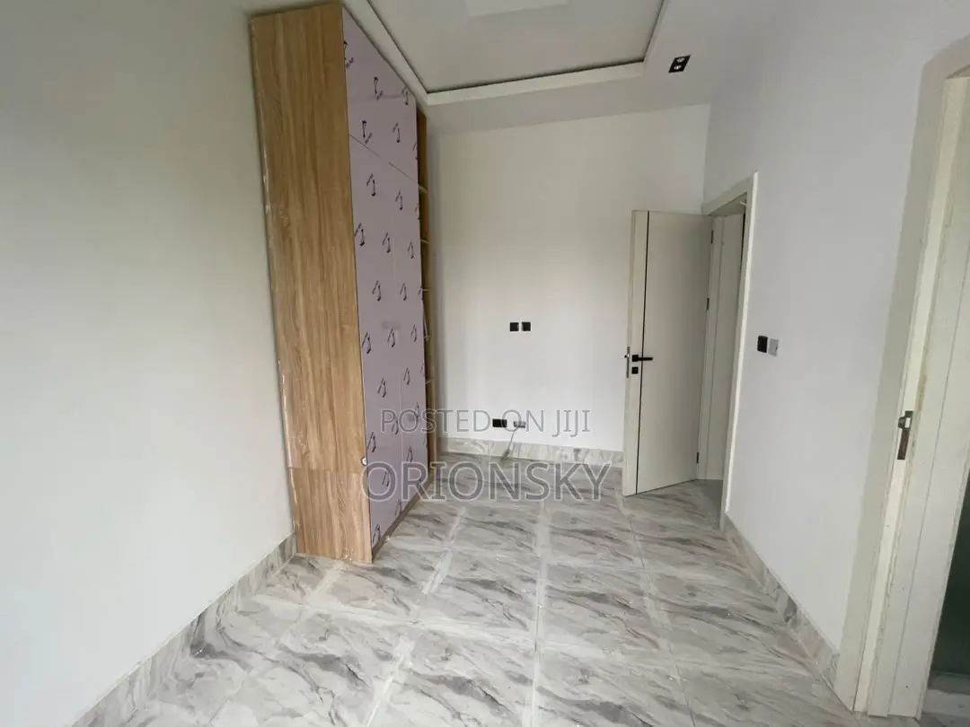4bdrm Duplex in Thomas Estate for sale in Thomas Estate