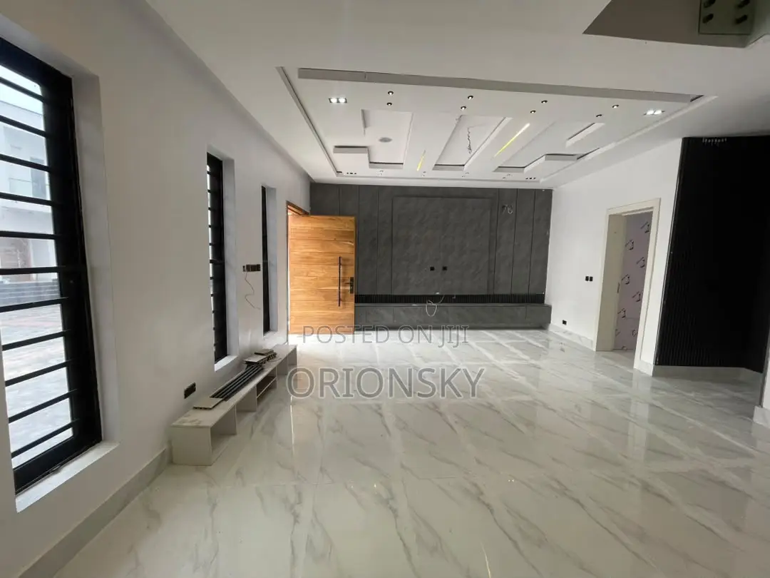 4bdrm Duplex in Thomas Estate for sale in Thomas Estate
