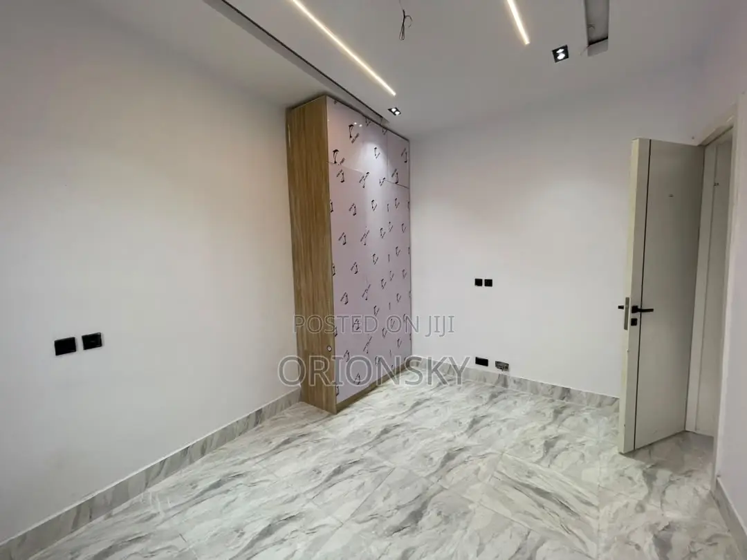 4bdrm Duplex in Thomas Estate for sale in Thomas Estate
