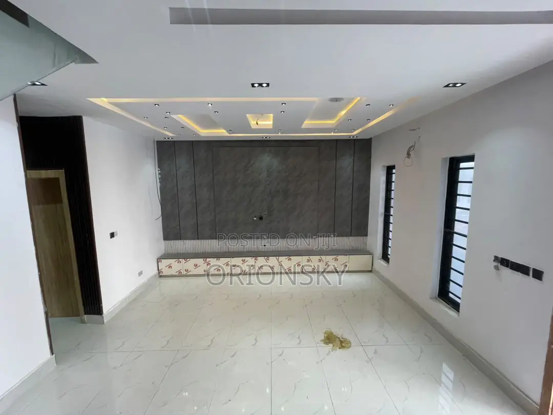 3bdrm Duplex in Thomas Estate for sale in Thomas Estate
