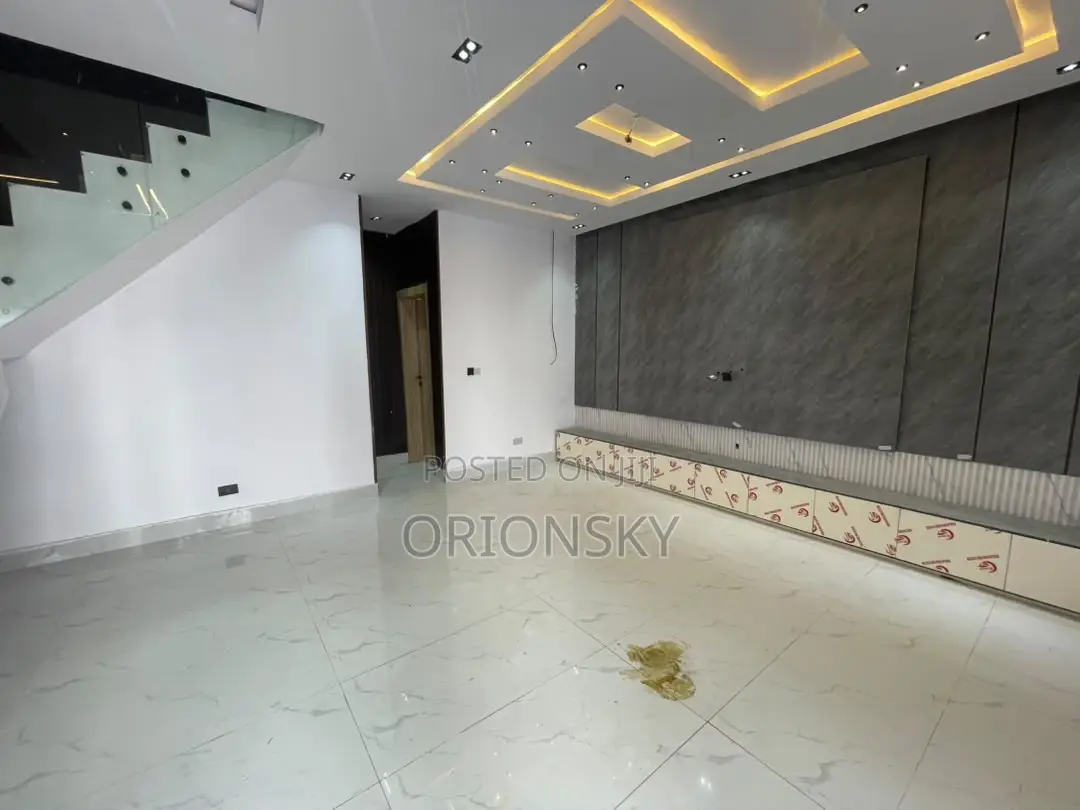 3bdrm Duplex in Thomas Estate for sale in Thomas Estate