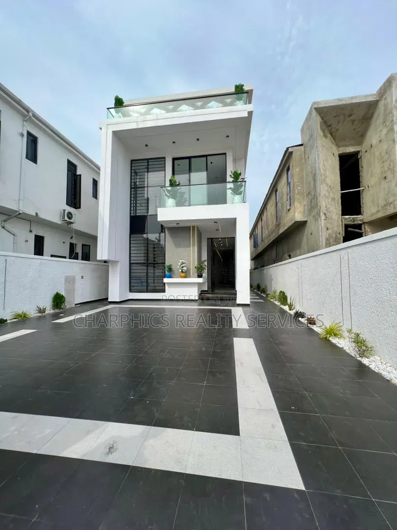 5bdrm Duplex in Ikota for sale in Ikota