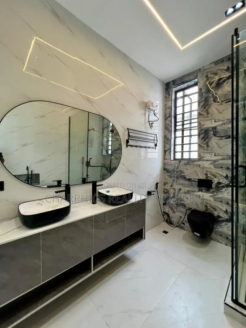 5bdrm Duplex in Ikota for sale in Ikota