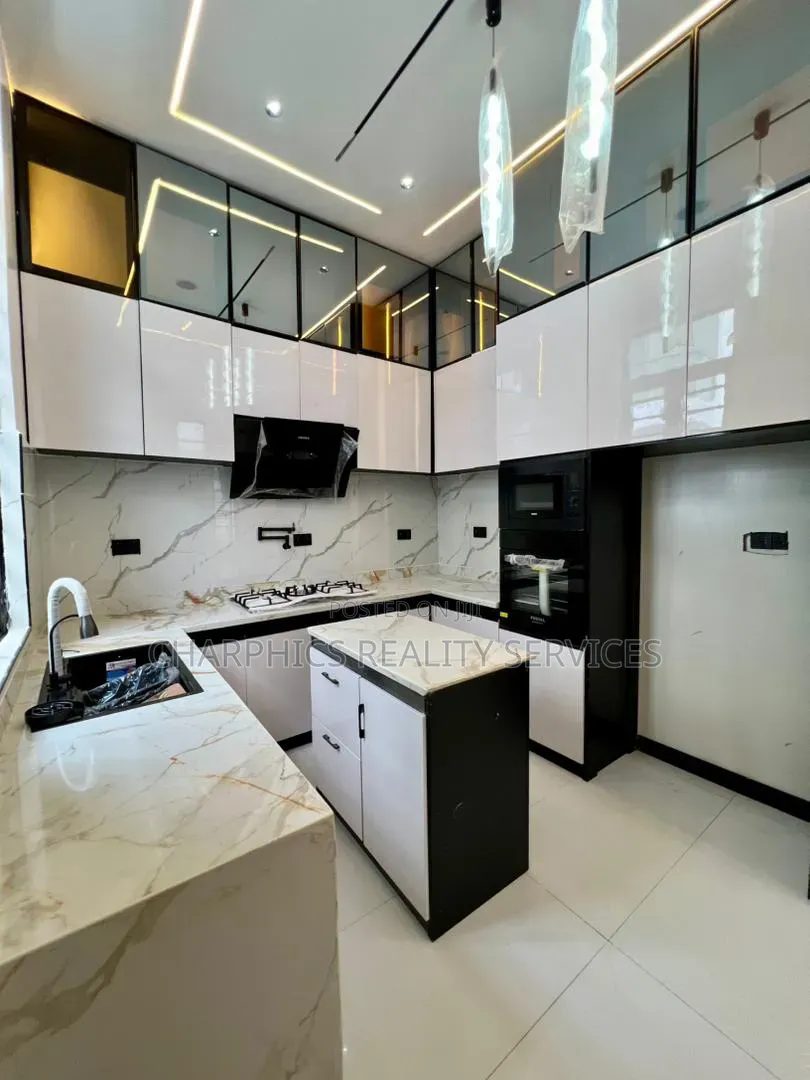 4bdrm Duplex in Ikota for sale in Ikota