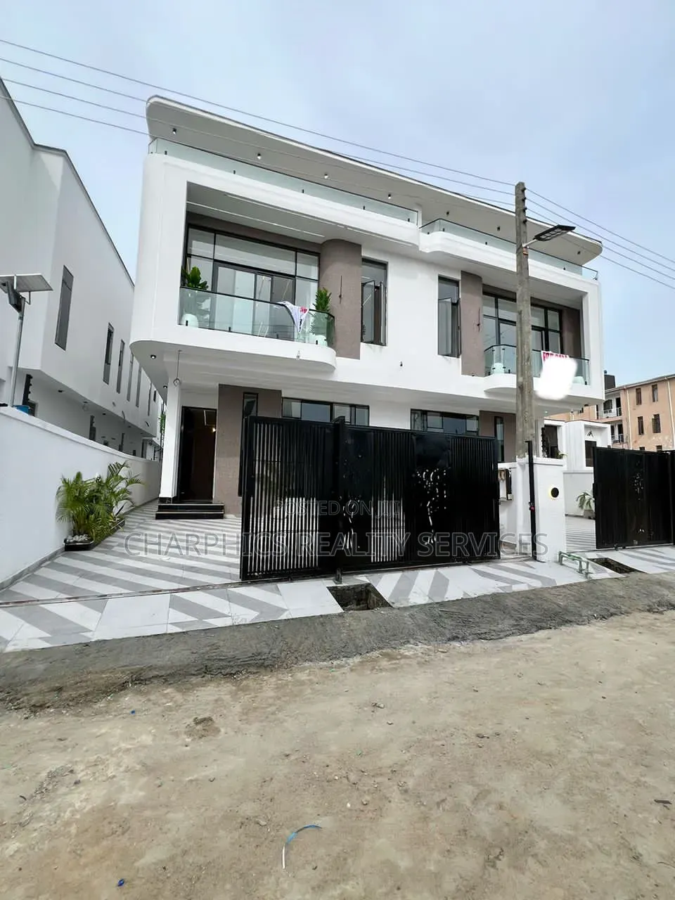 4bdrm Duplex in Ikota for sale in Ikota