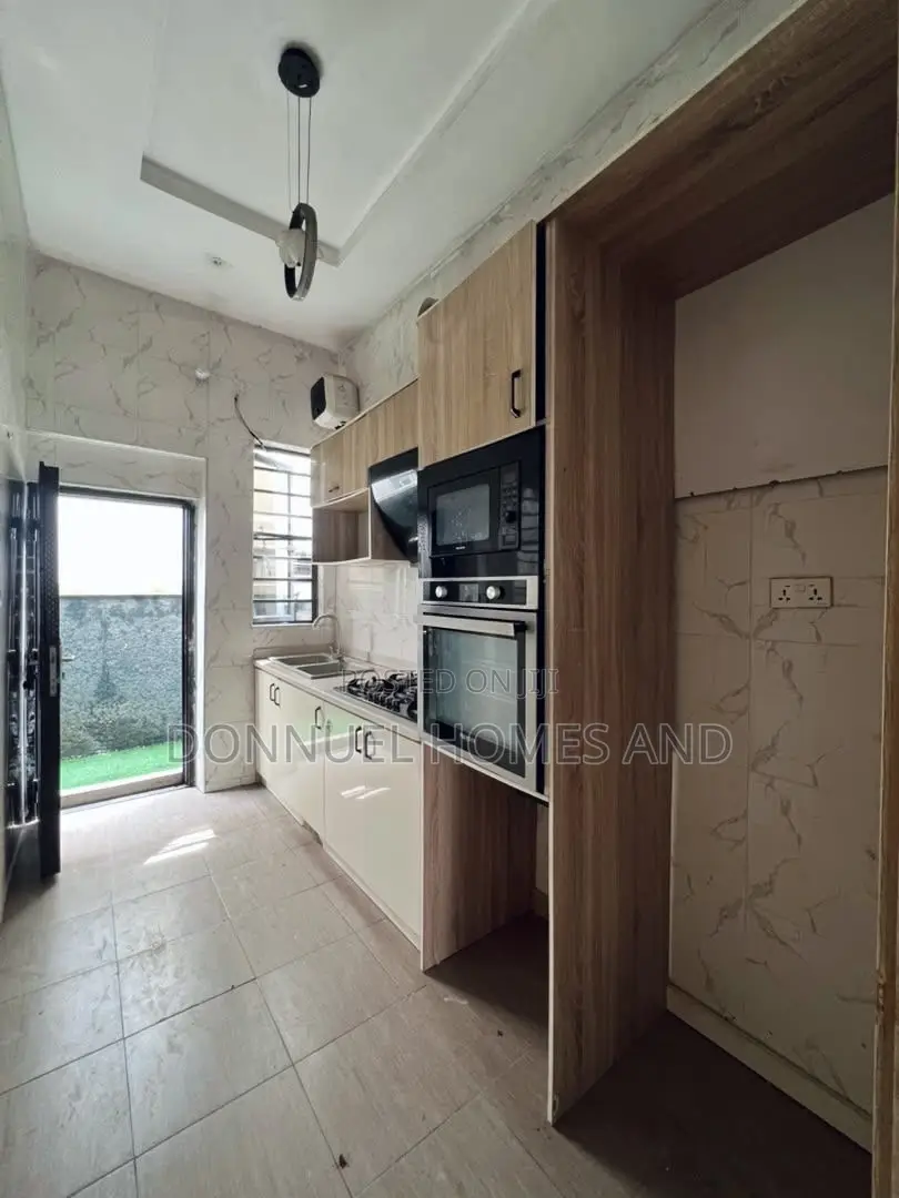 3bdrm Townhouse / Terrace in Ikota for rent in Ikota