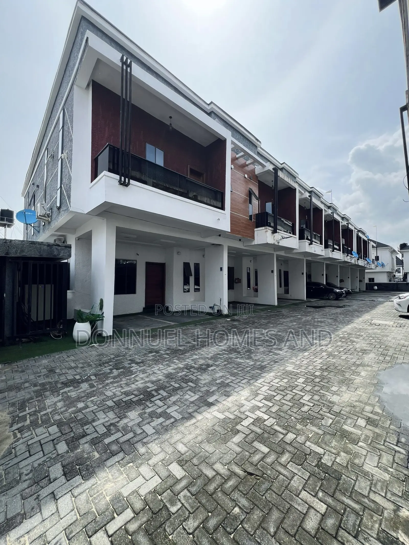 3bdrm Townhouse / Terrace in Ikota for rent in Ikota