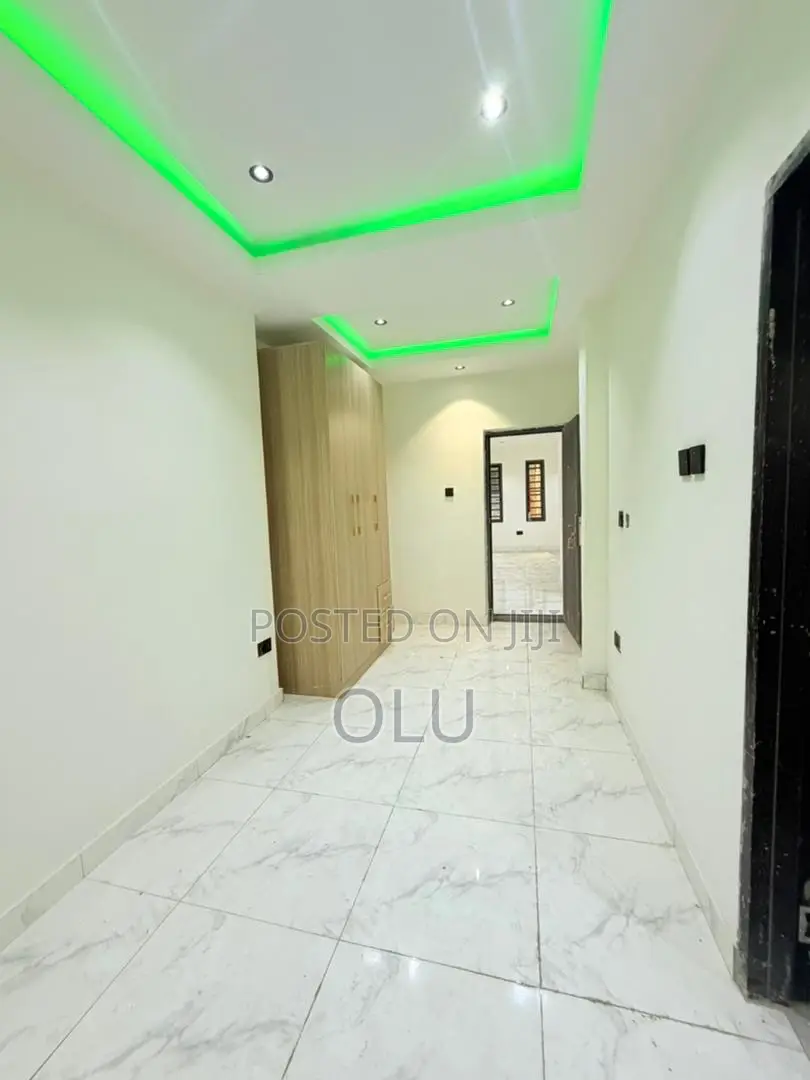 3bdrm Block of Flats in Ikeja Gra for sale in Ikeja GRA