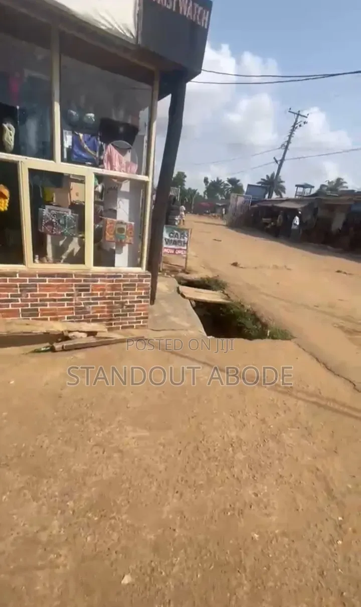 3bdrm Block of Flats in Sunshine Estate, Idimu for sale in Idimu