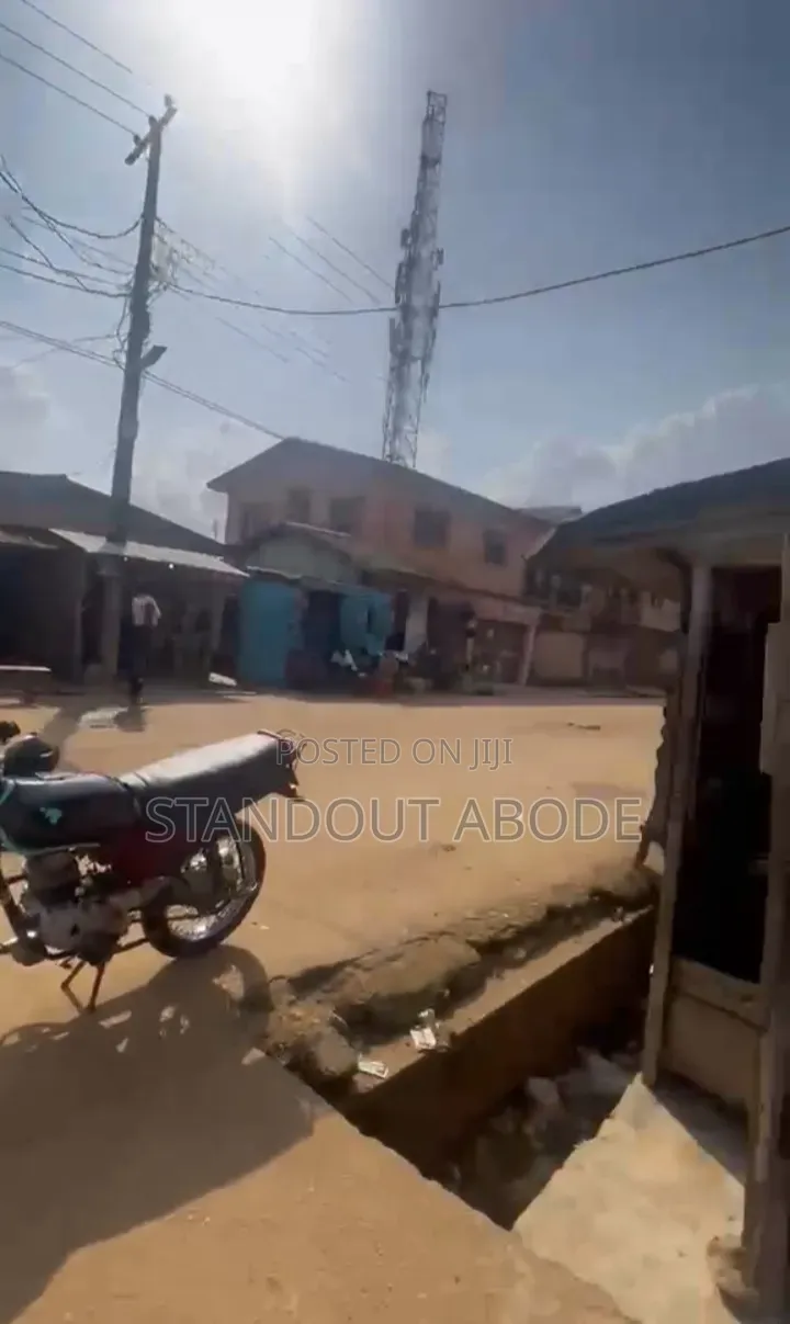3bdrm Block of Flats in Sunshine Estate, Idimu for sale in Idimu