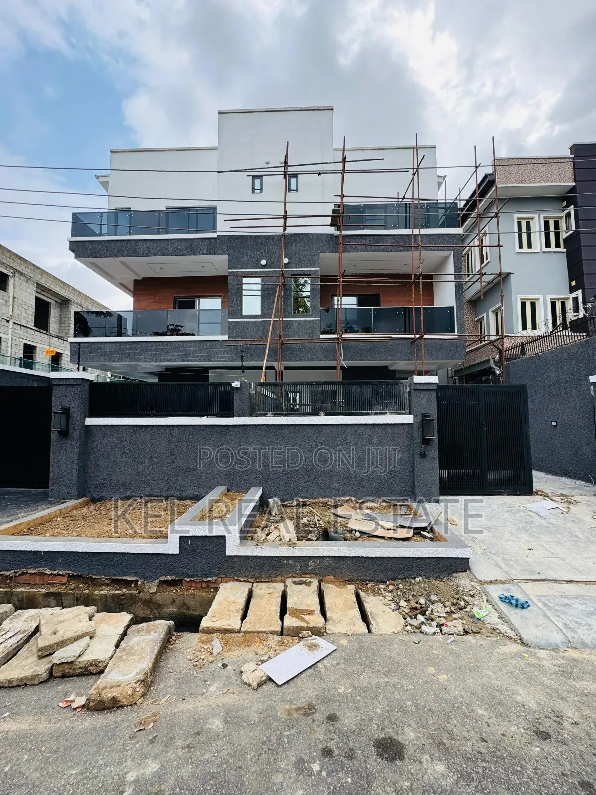 4bdrm Duplex in Ogudu GRA for sale in Ogudu GRA