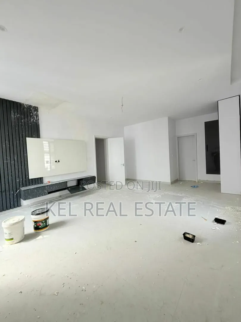 5bdrm Duplex in Adeniyi Jones for sale in Adeniyi Jones