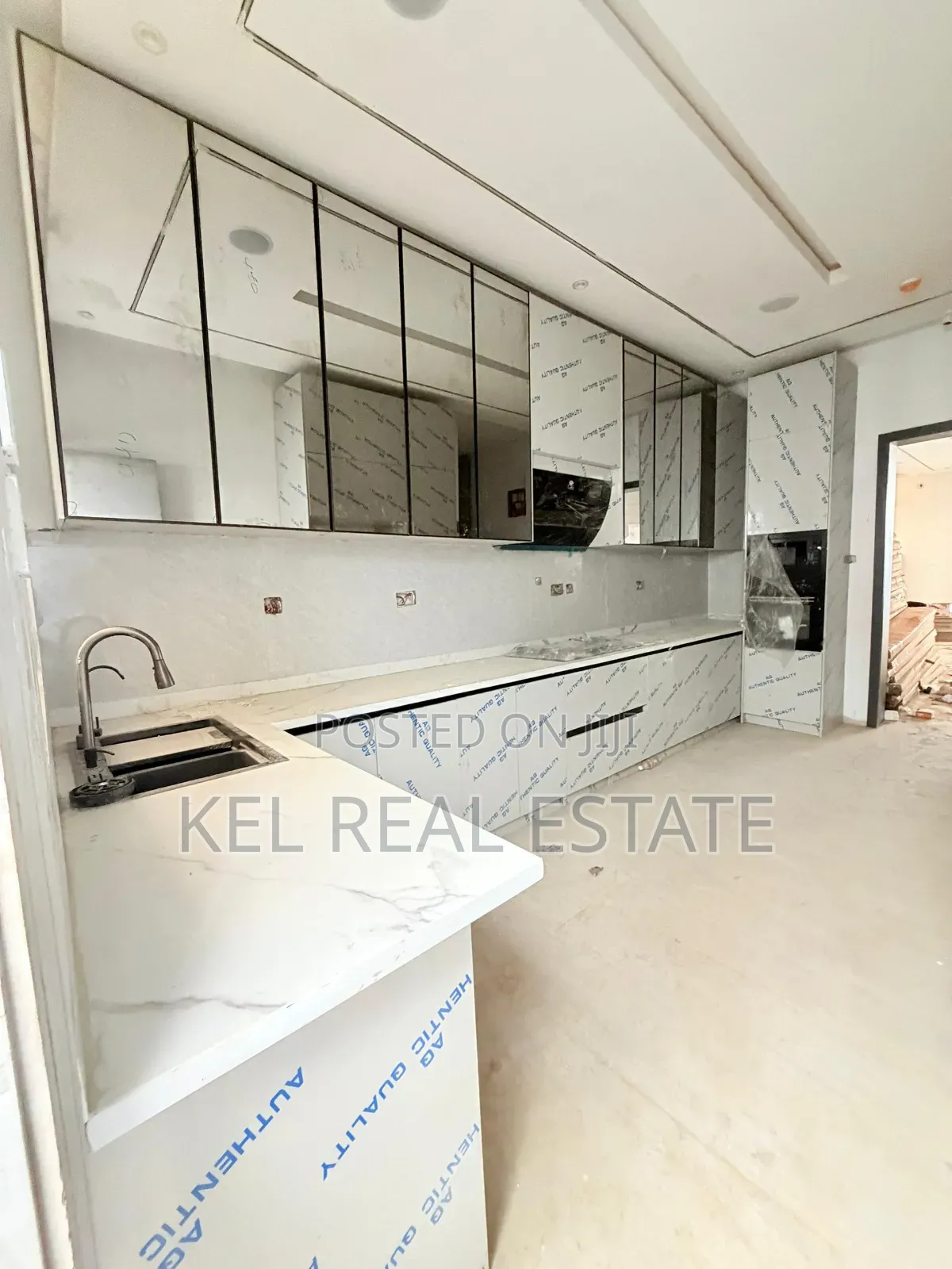 4bdrm Duplex in Omole Phase 2 for sale in Omole Phase 2