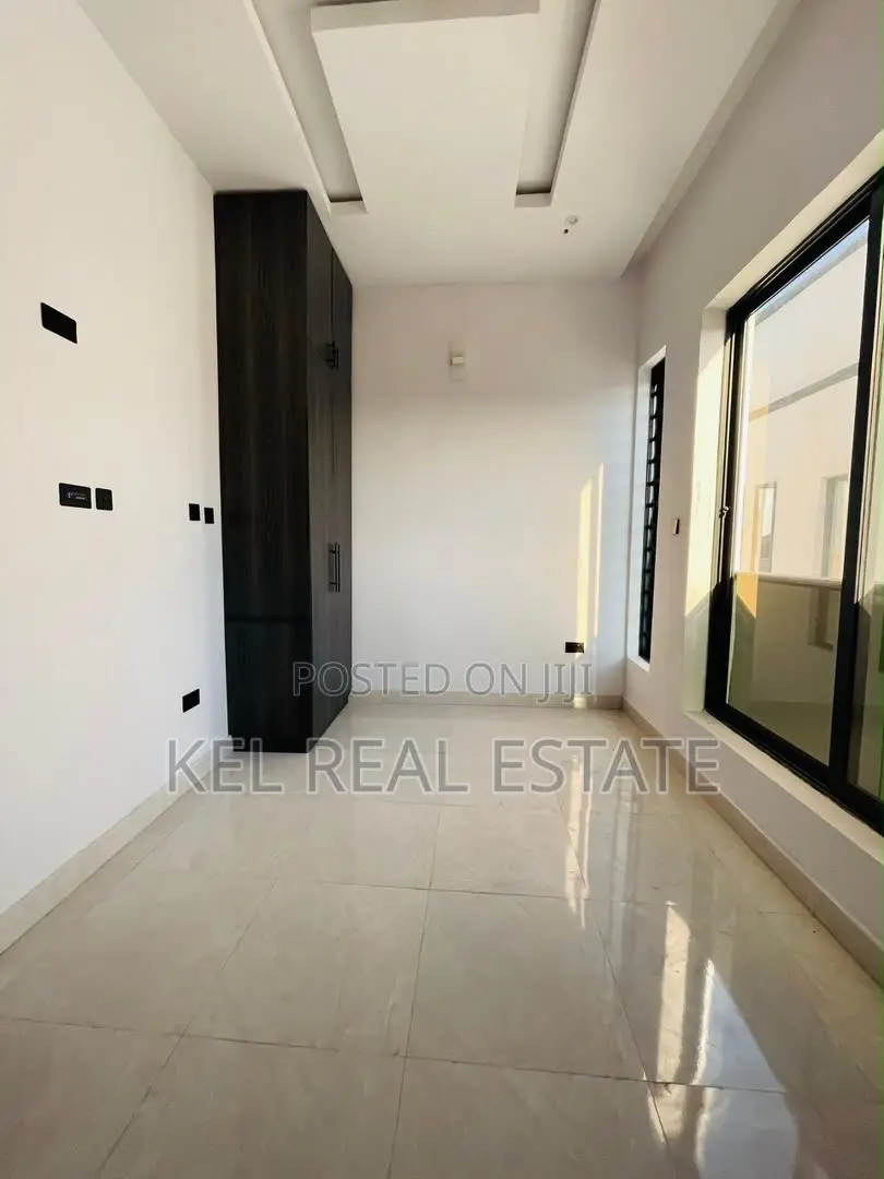 6bdrm Duplex in Magodo for sale in Magodo