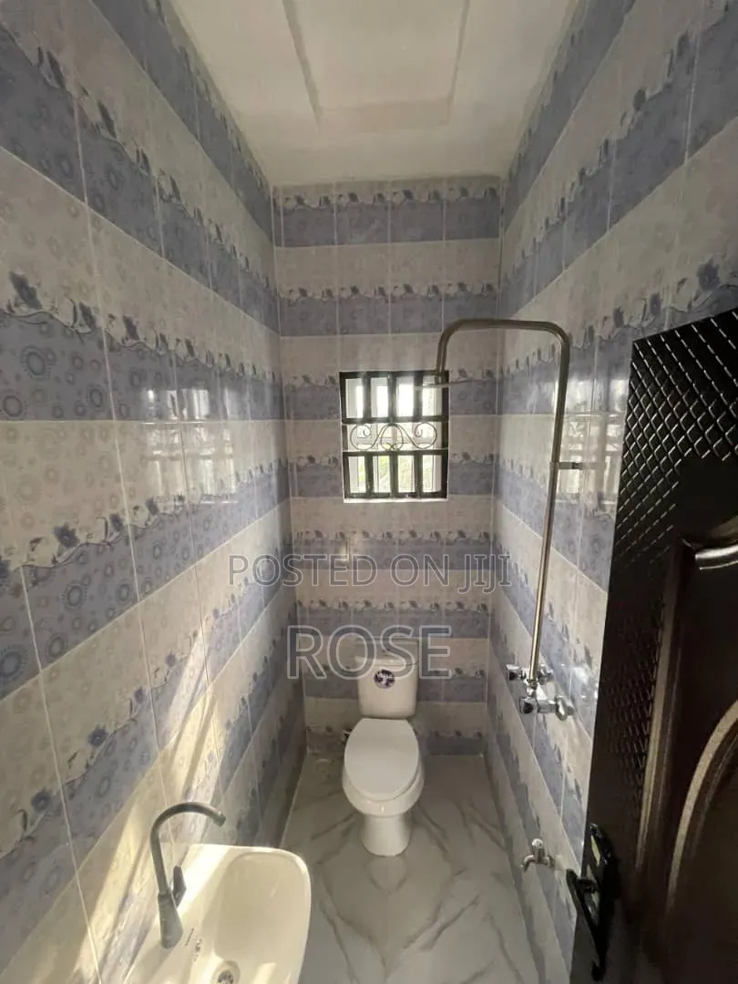 14bdrm Block of Flats in Mkbikpong Estate, for sale in Uyo