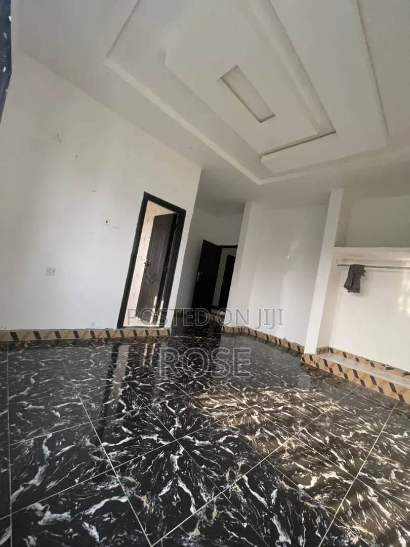 14bdrm Block of Flats in Mkbikpong Estate, for sale in Uyo