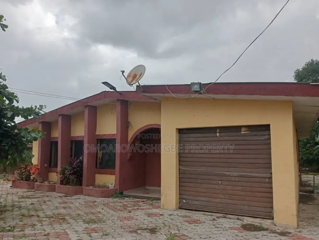 Furnished 4bdrm Bungalow in Iremide Quarters, Akure for sale in Akure