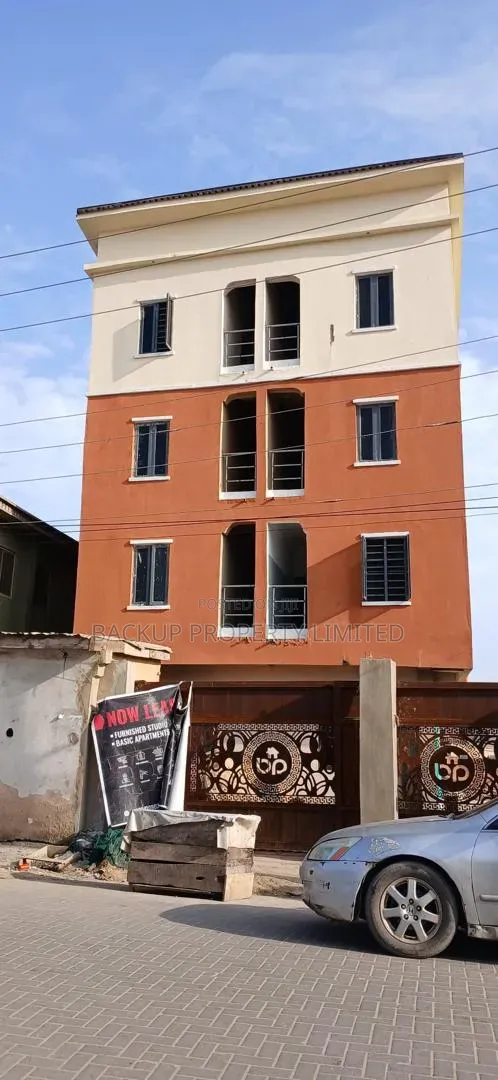 Studio Apartment in Onike Yaba for sale in Onike