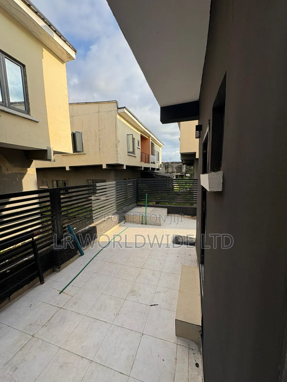 5bdrm Duplex in Paradise, Life Camp for sale in Life Camp