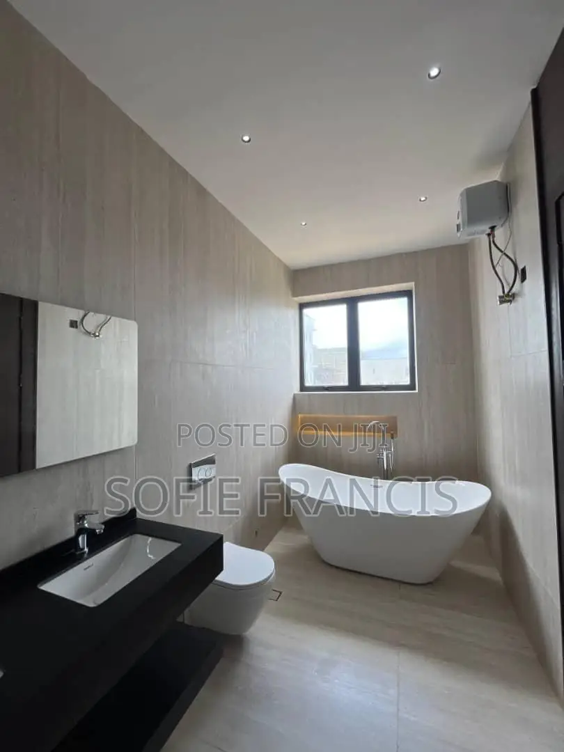 5bdrm Duplex in Lekki for sale in Lekki Phase 1