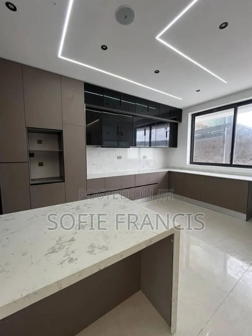 5bdrm Duplex in Lekki for sale in Lekki Phase 1