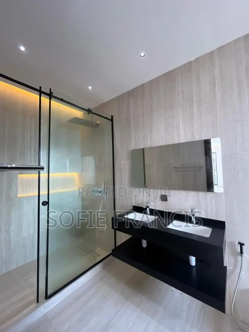 5bdrm Duplex in Lekki for sale in Lekki Phase 1