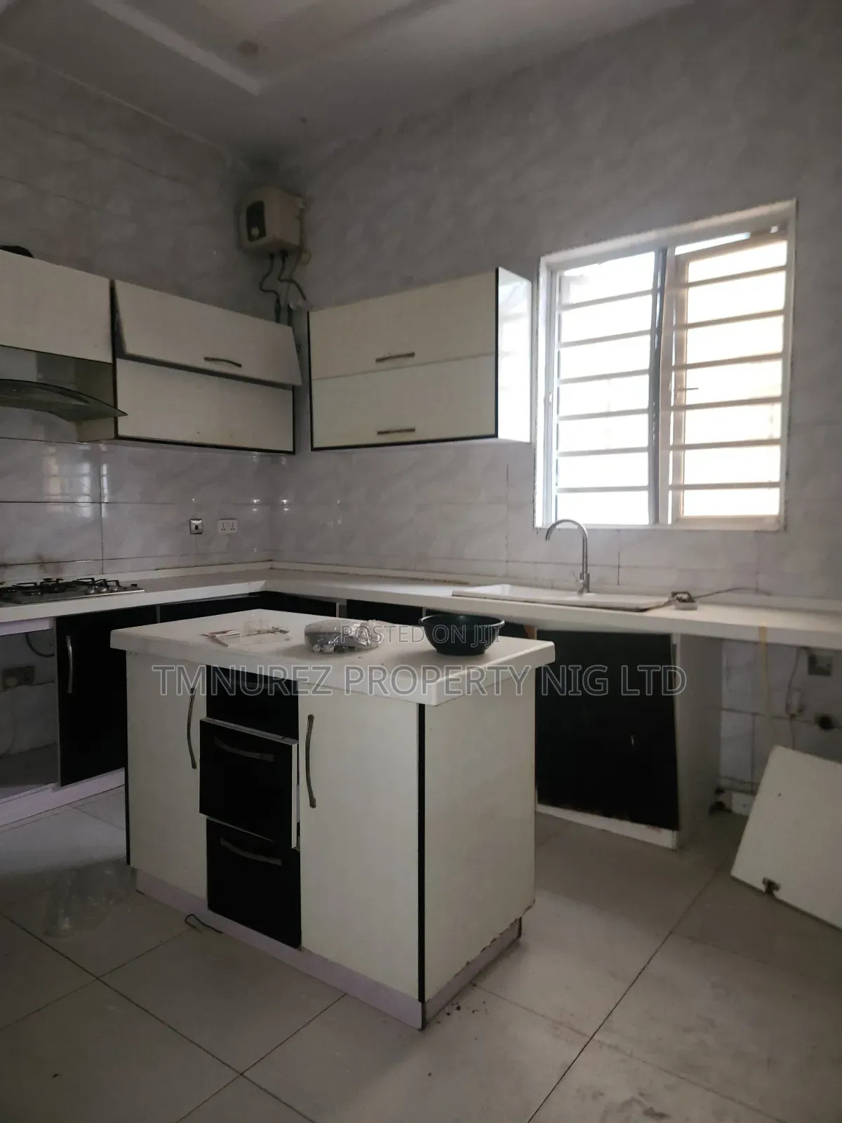 4bdrm Duplex in Chevron for sale in Chevron