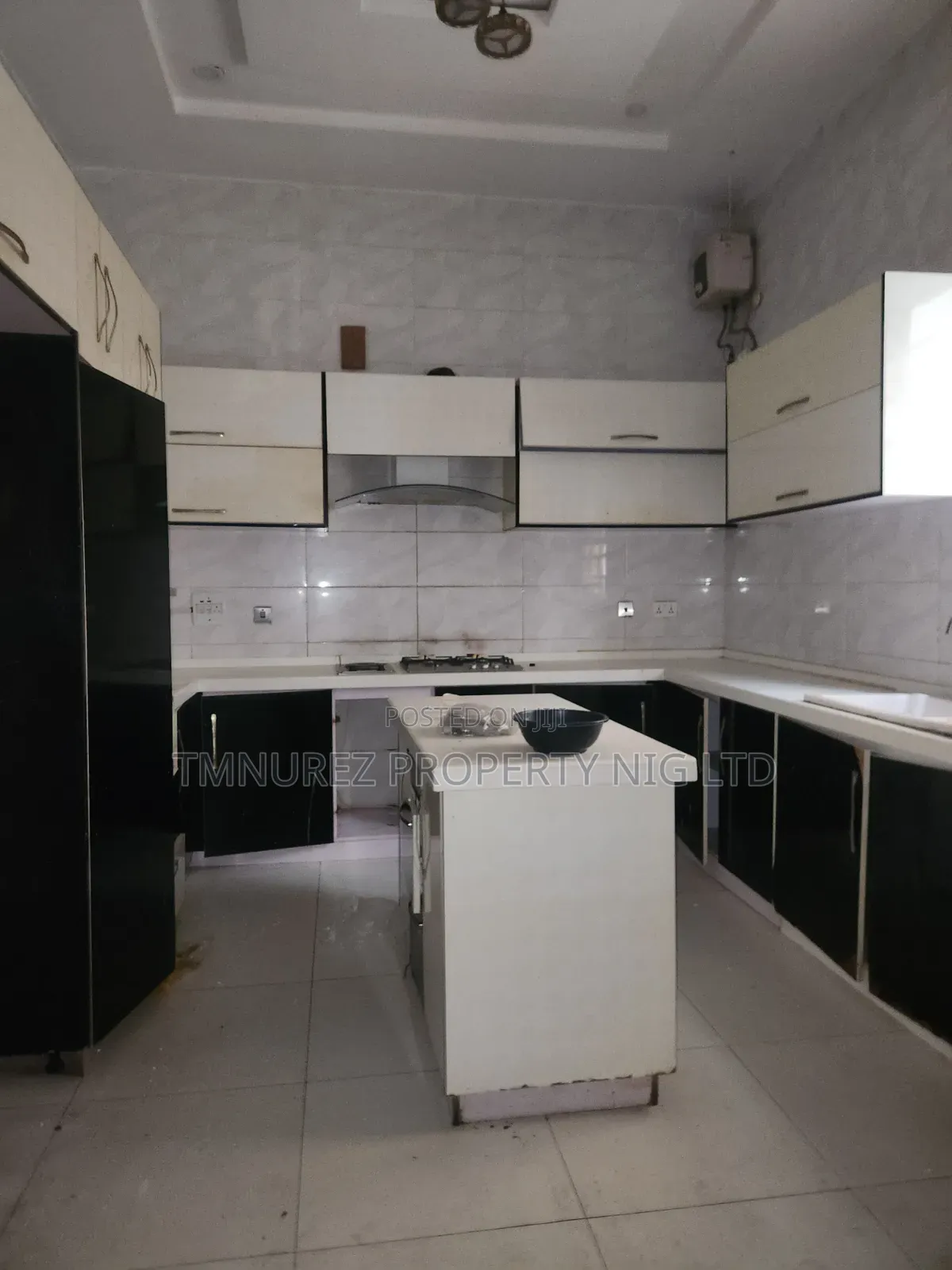 4bdrm Duplex in Chevron for sale in Chevron