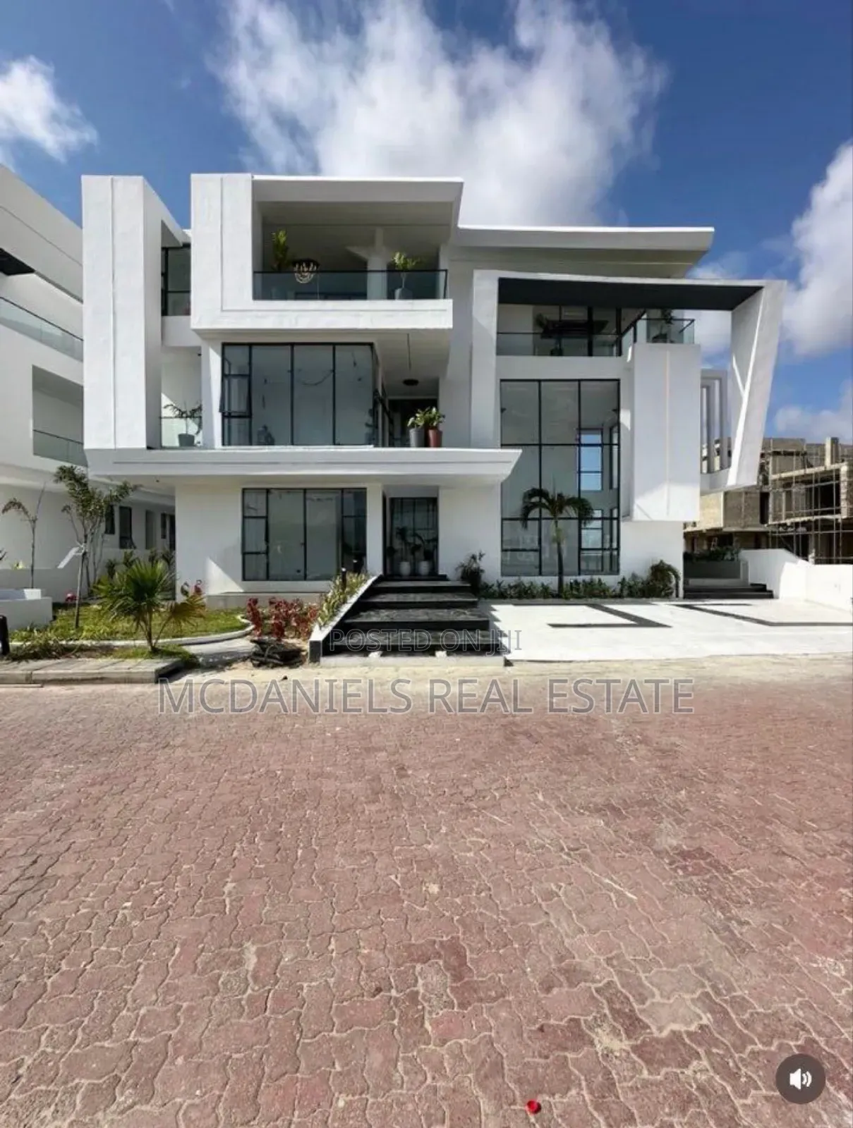 5bdrm Duplex in Osapa london for sale in Osapa london