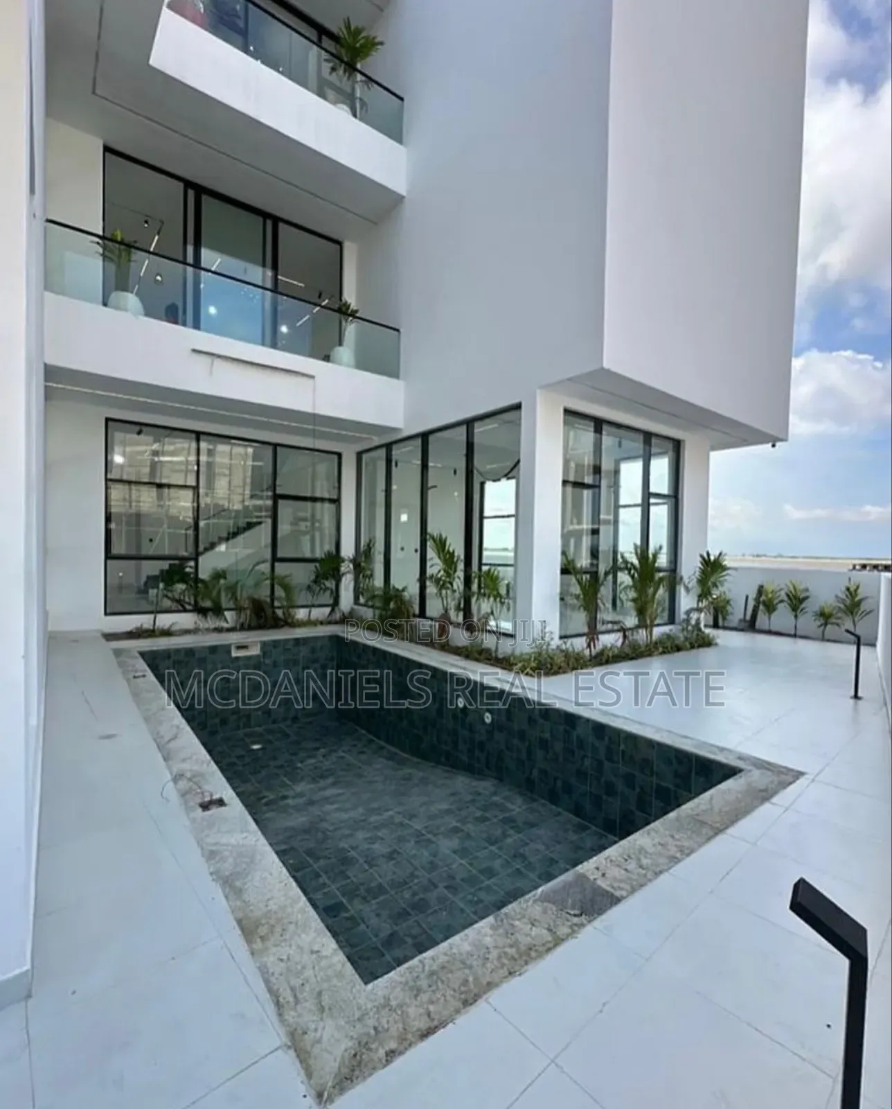 5bdrm Duplex in Osapa london for sale in Osapa london
