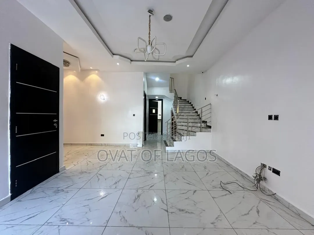 4bdrm Duplex in Chevron Drive for rent in Chevron