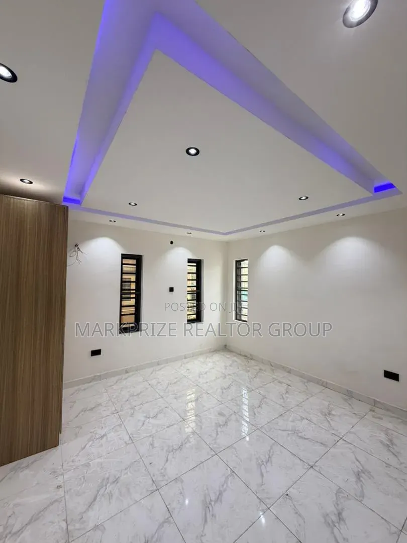 3bdrm Apartment in Gbagada Lagos for sale in Ifako-Gbagada