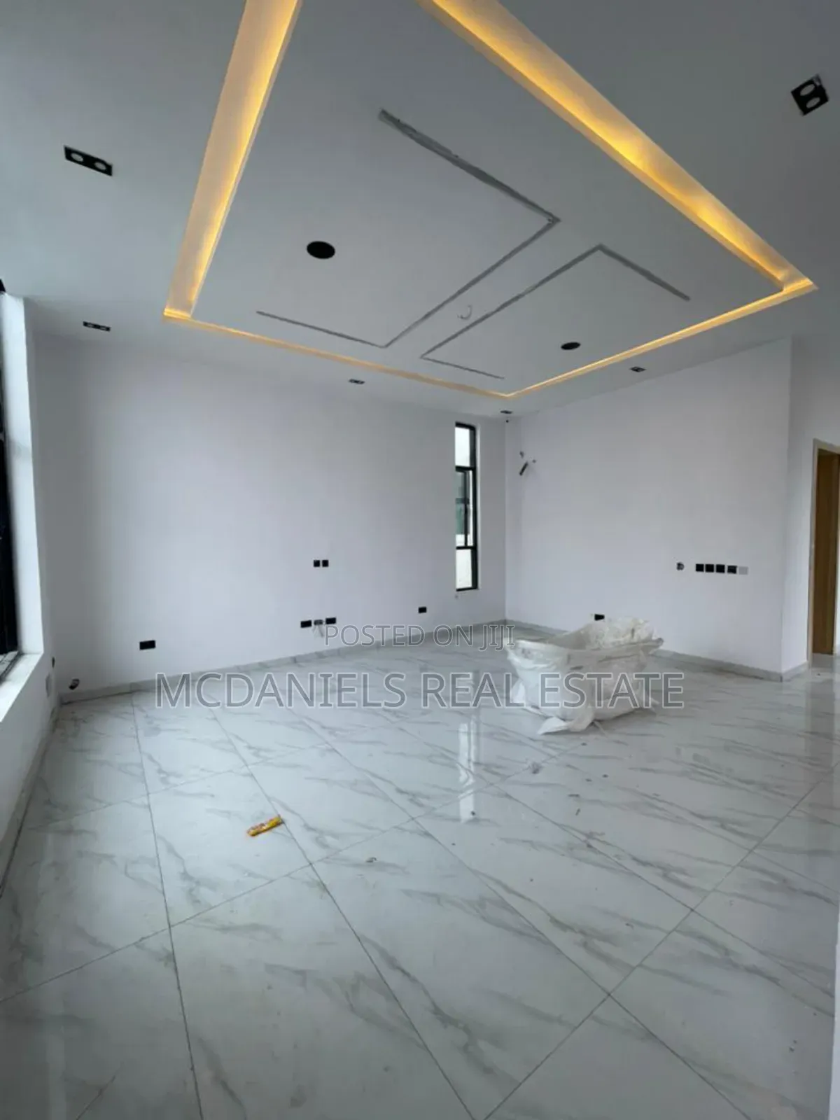 5bdrm Duplex in Lekki Expressway for sale in Lekki Expressway