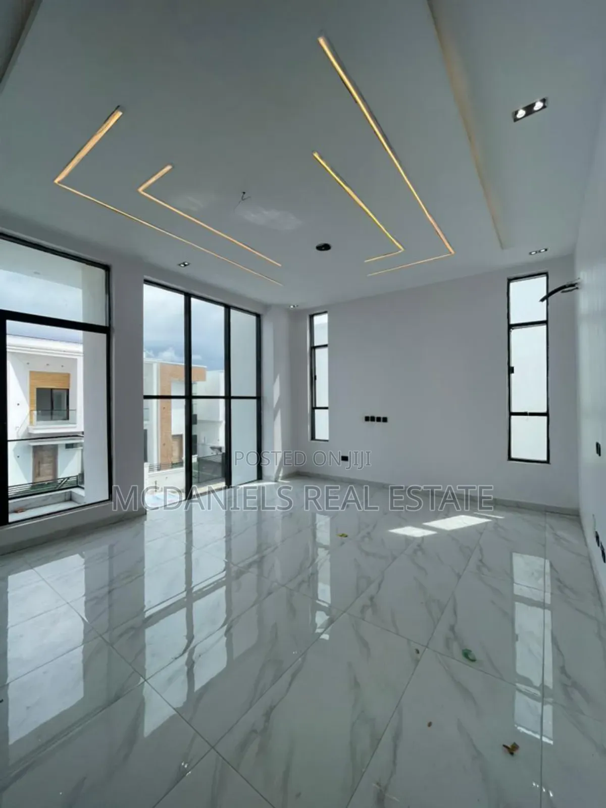 5bdrm Duplex in Lekki Expressway for sale in Lekki Expressway