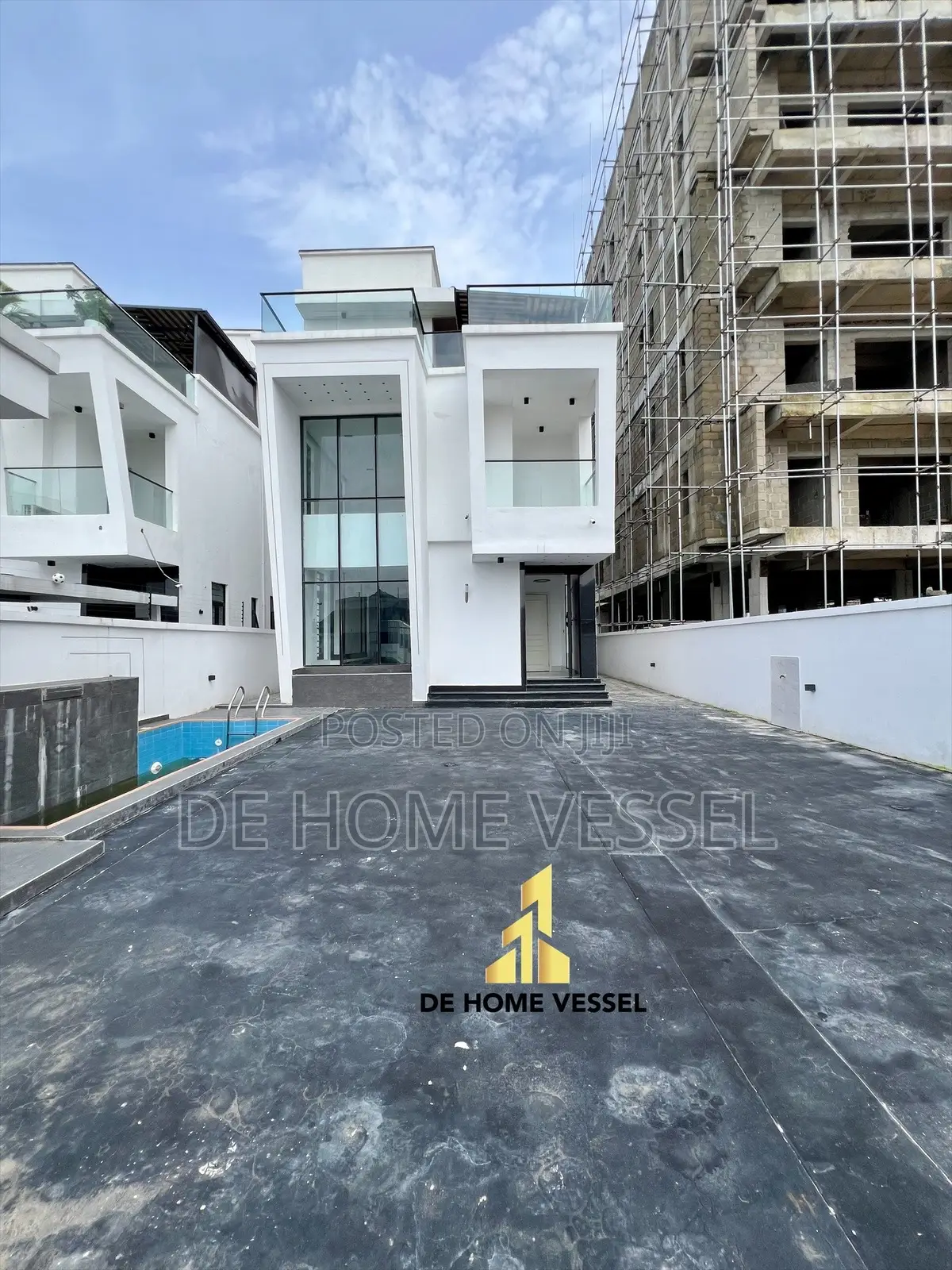 5bdrm Duplex in Lekki Phase 1 for sale in Lekki Phase 1