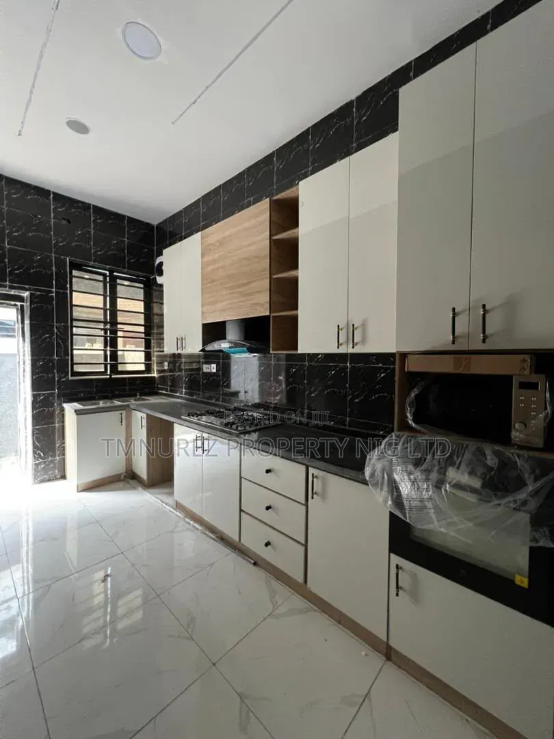 4bdrm Duplex in Ikota for rent in Ikota