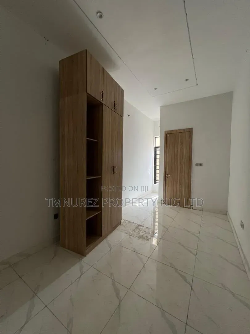 4bdrm Duplex in Ikota for rent in Ikota