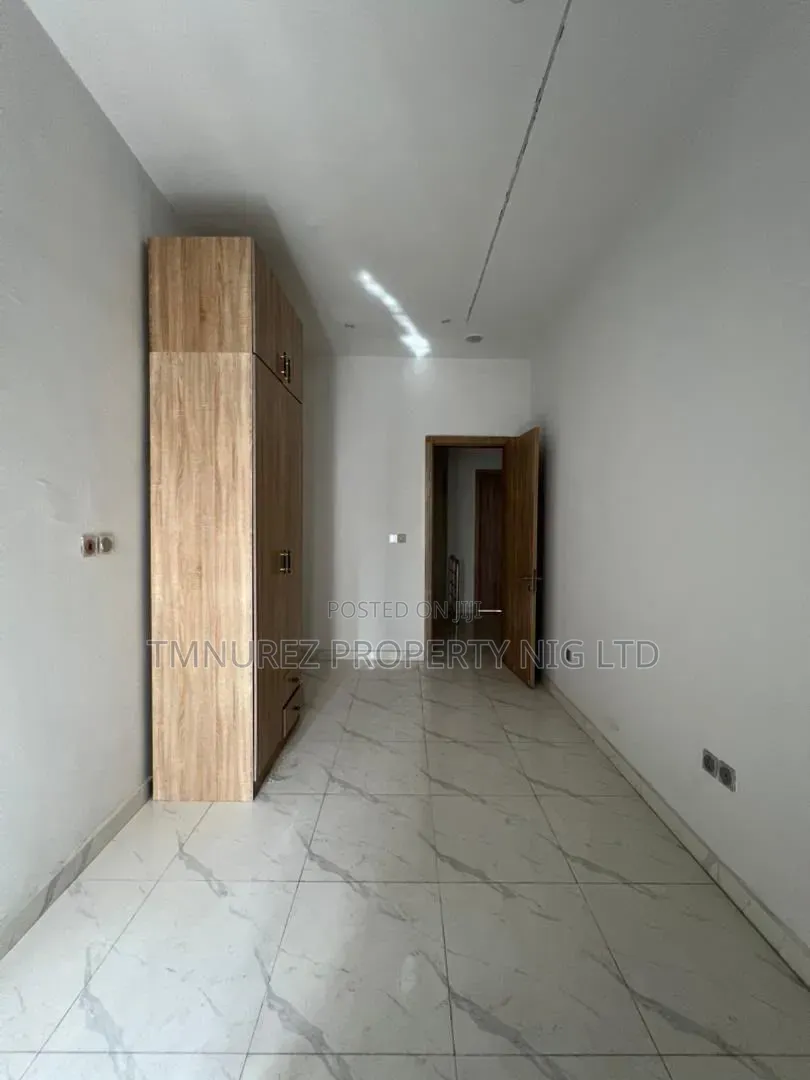 4bdrm Duplex in Ikota for rent in Ikota