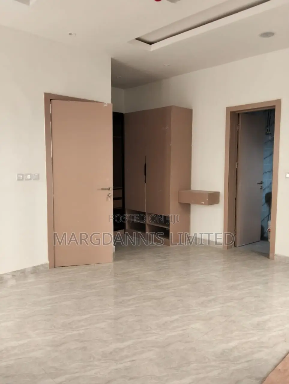 5bdrm Duplex in Alaka for sale in Alaka Estate