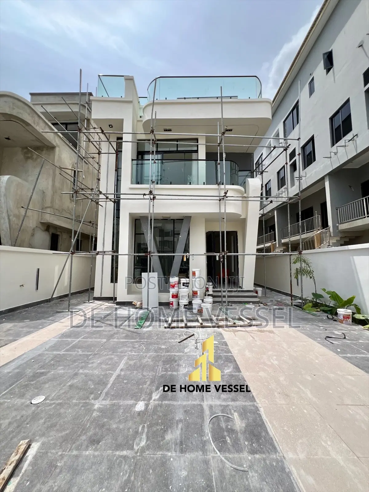 5bdrm Duplex in Lekki Phase 1 for sale in Lekki Phase 1
