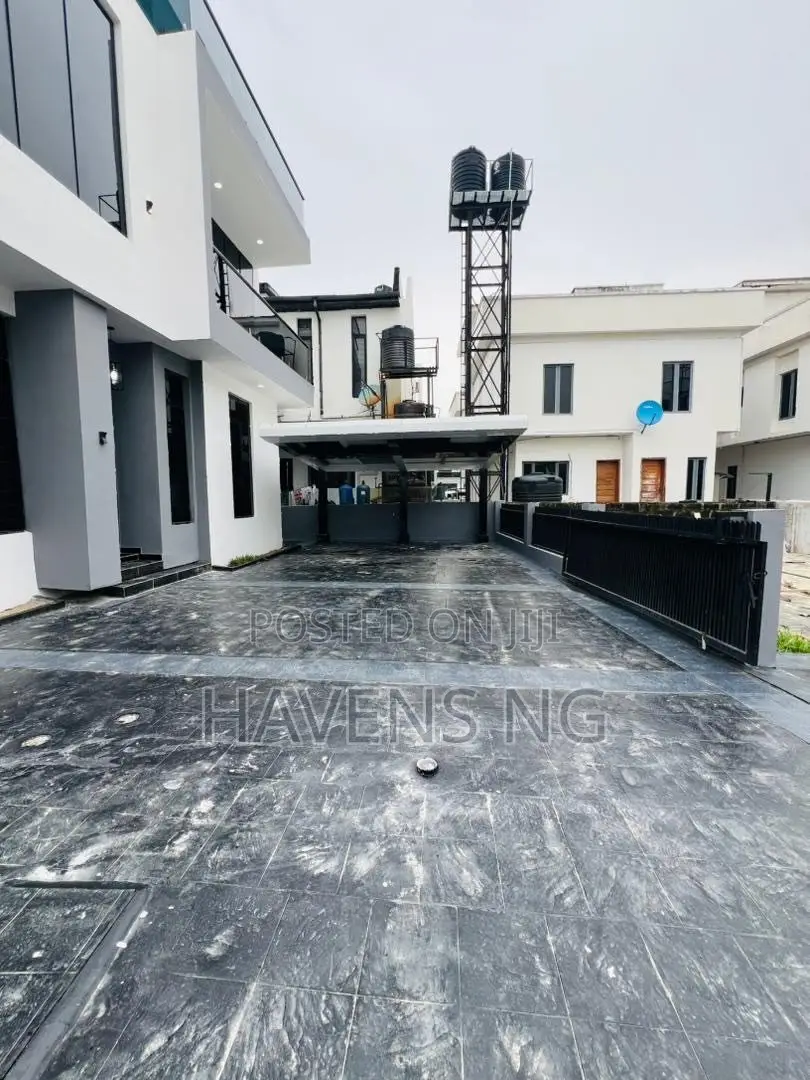 5bdrm Duplex in Ikota for sale in Ikota