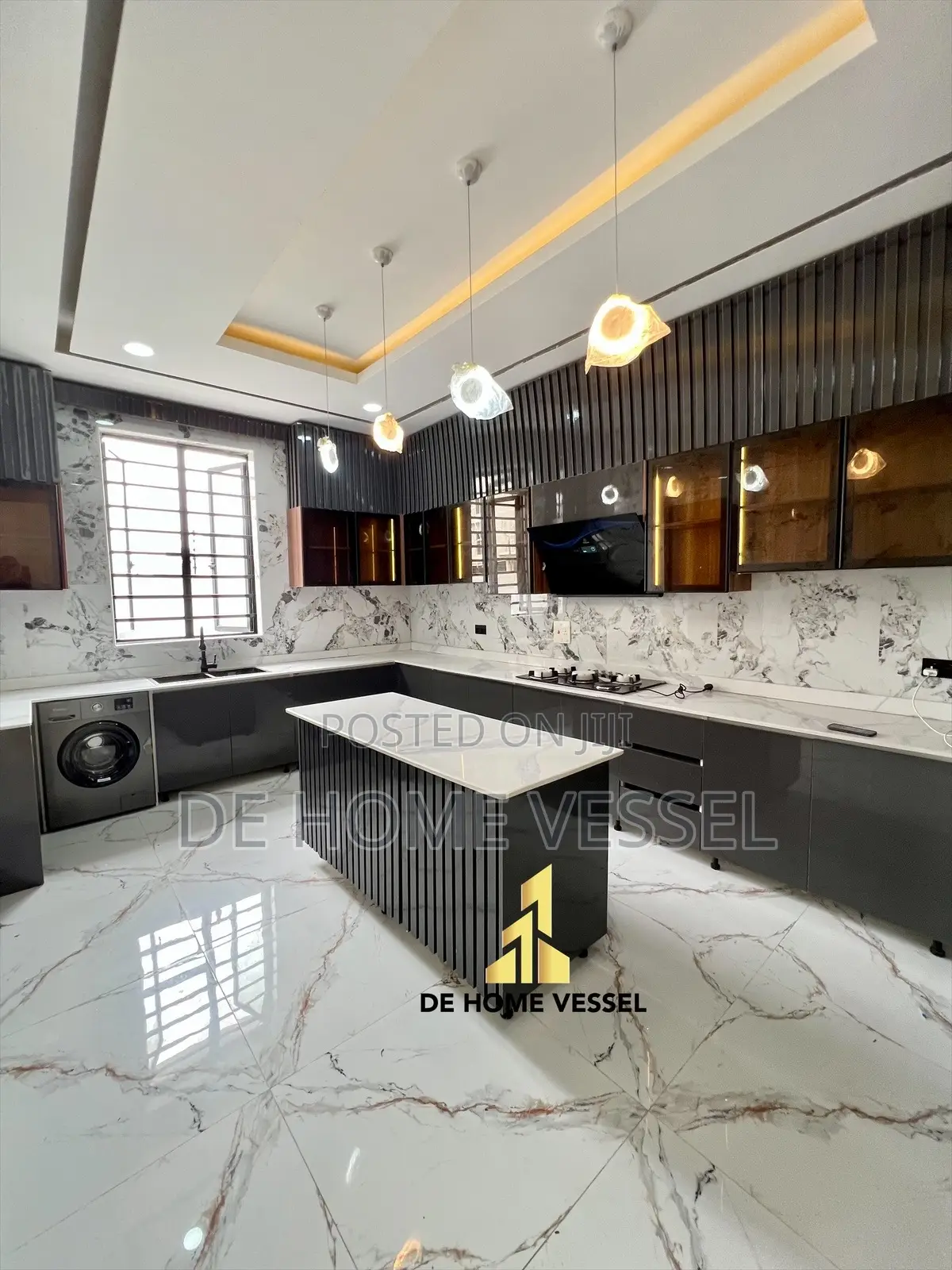 5bdrm Duplex in Lekki Phase 1 for sale in Lekki Phase 1