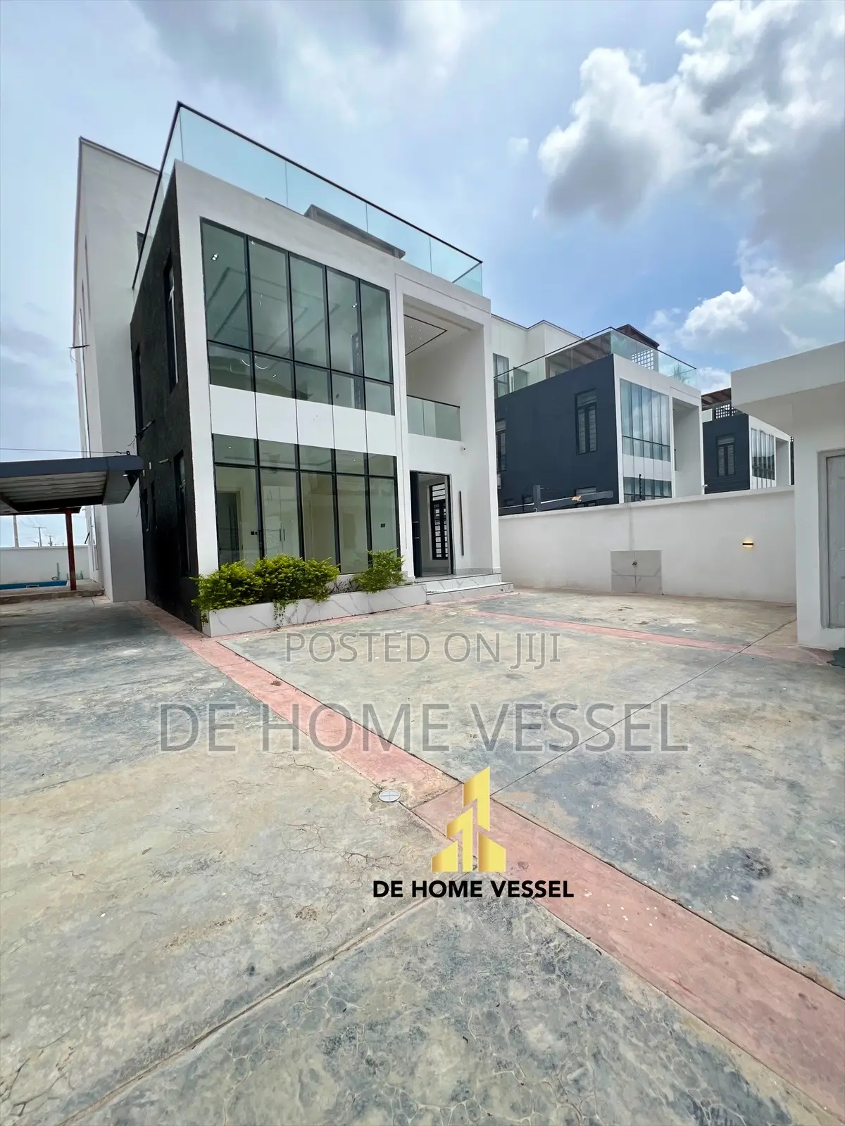 5bdrm Duplex in Lekki Phase 1 for sale in Lekki Phase 1